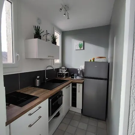 Meuble Classe 2 Etoiles - 30m² アパート